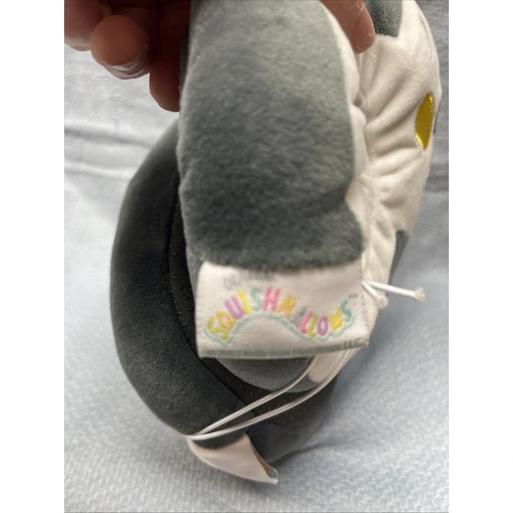 NWT Squishmallows Slippers Christmas Penguin Kids Size 11-12 Gray